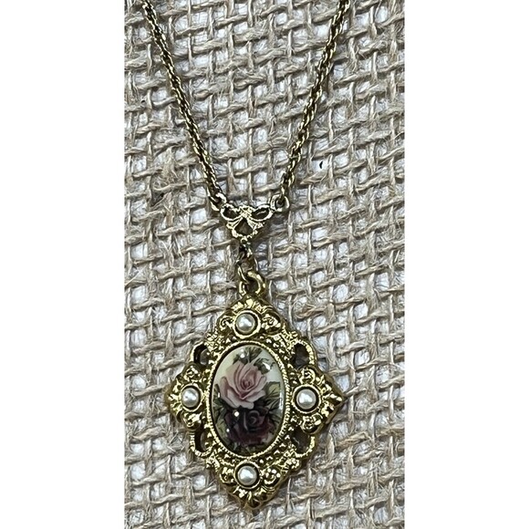 VTG 1928 Company Romantic Rose Cameo Pendant Necklace Regency Cottagecore 15in - Picture 4 of 8